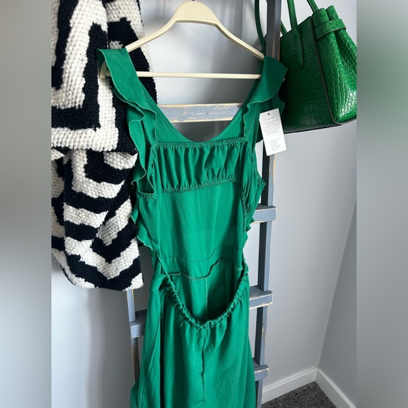 NWOT green jumper - open back. - Picture 2 of 3